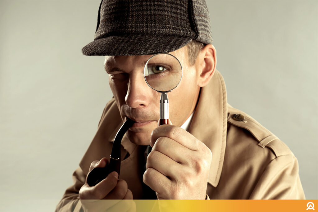 Personne tenant une loupe et une pipe, à la manière de Sherlock Holmes, symbolisant l'investigation et la rigueur dans la vérification des preuves de contrôle.